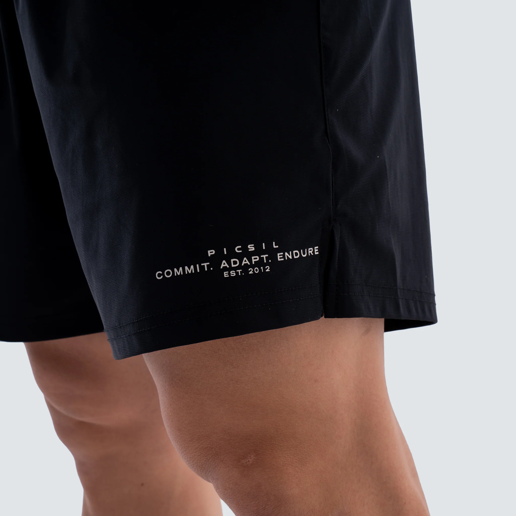 Short Deportivo Hombre Essentials FY26 - Image 18