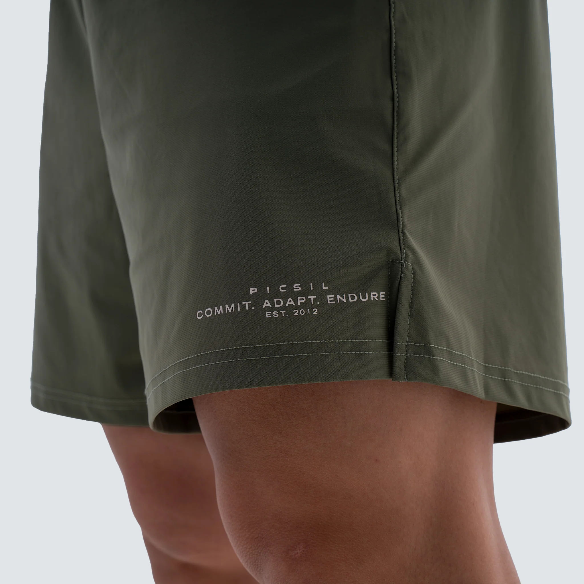 Short Deportivo Hombre Essentials FY26 - Image 6